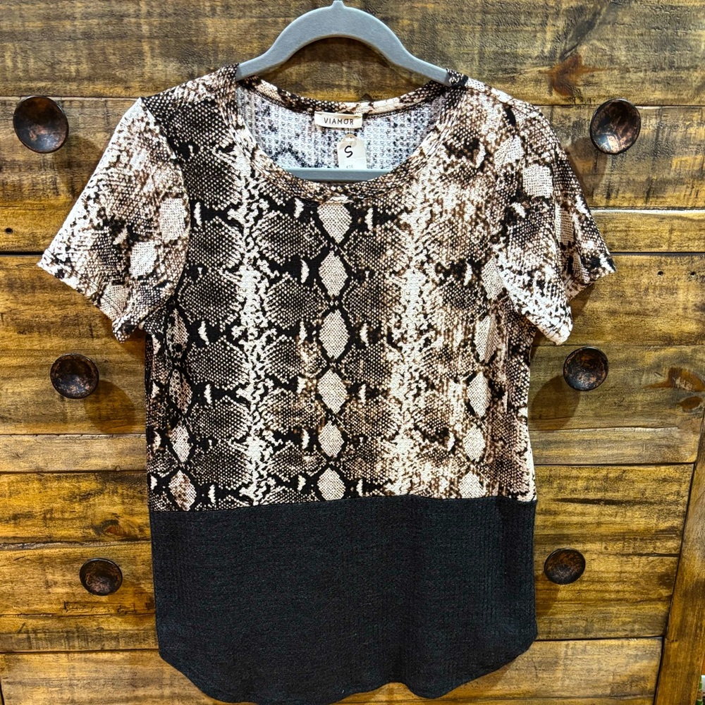 Viamor‎ Snakeskin Top
